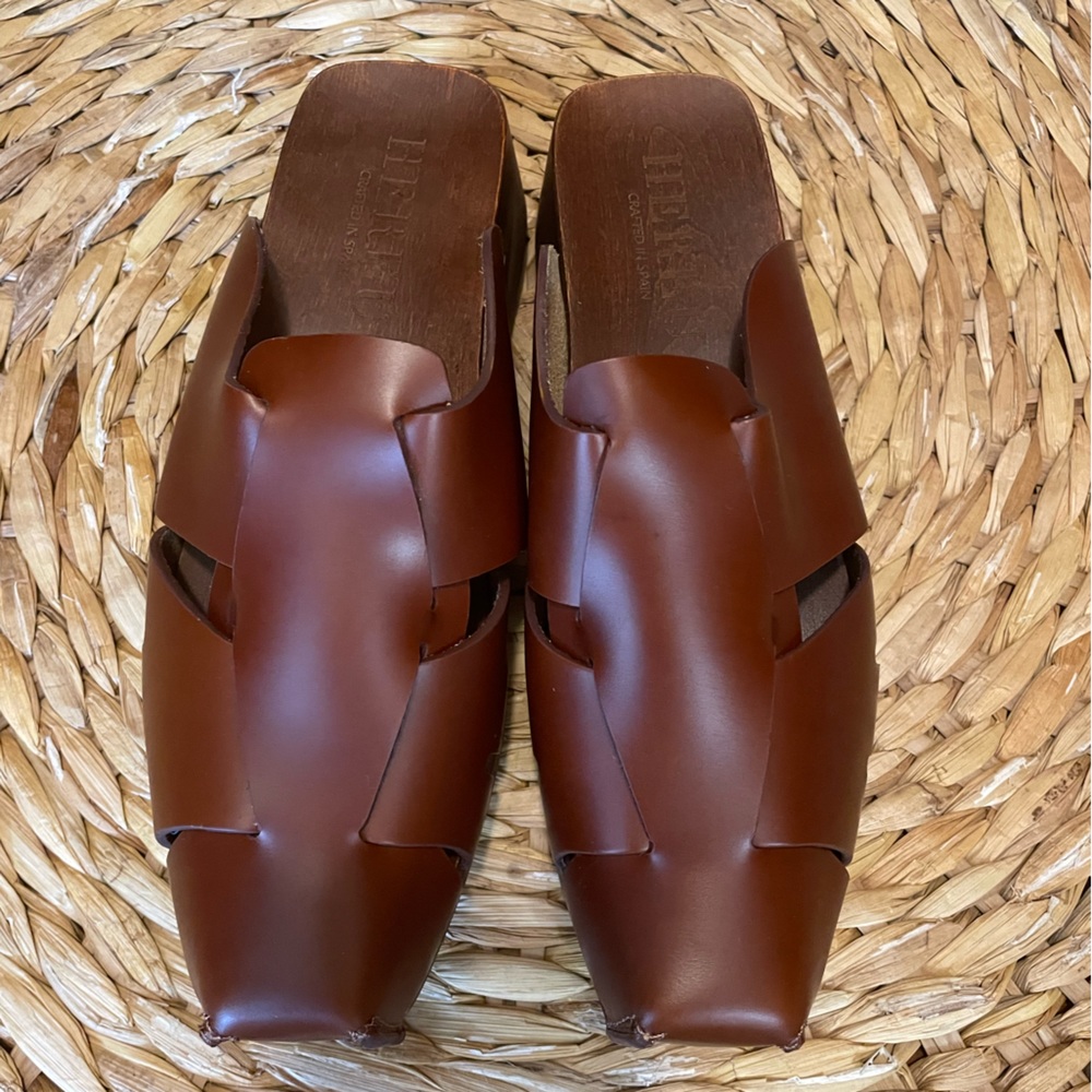 HEREU Square Toe Mule Clog. Tan. Size 38